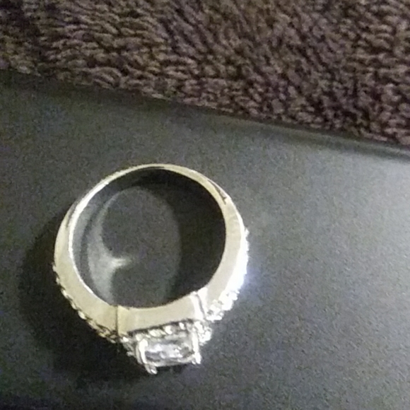 White sapphire ring - Picture 2 of 2
